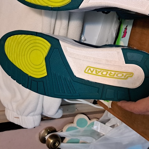 Mens size twelve jordan s c three - Picture 3 of 4